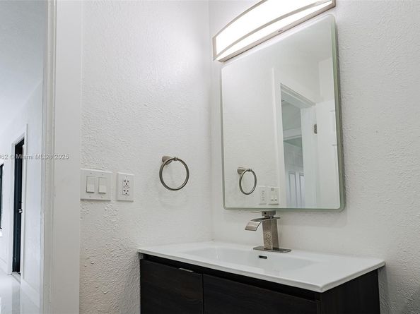 17940 NW 13th Ct, Miami Gardens FL 33169