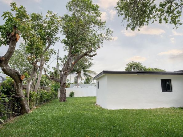 17940 NW 13th Ct, Miami Gardens FL 33169