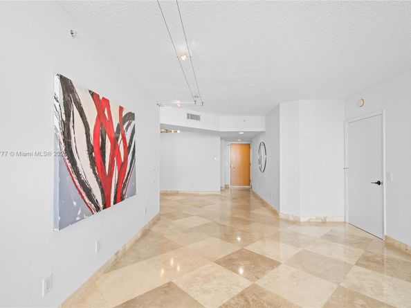 21055 Yacht Club Dr 2104, Aventura FL 33180