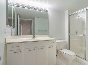 21055 Yacht Club Dr 2104, Aventura FL 33180