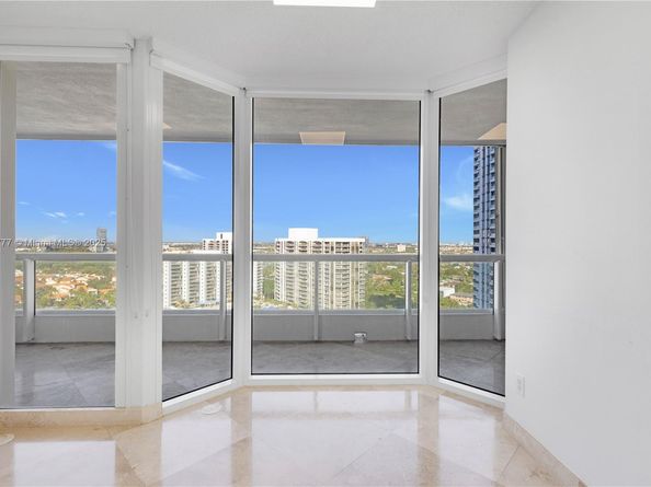 21055 Yacht Club Dr 2104, Aventura FL 33180