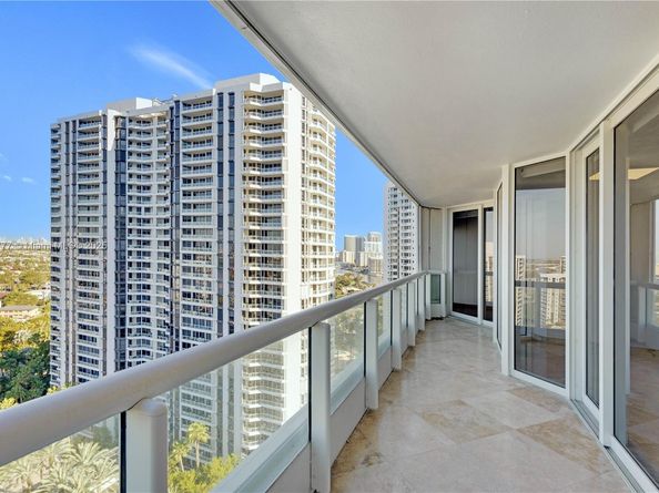 21055 Yacht Club Dr 2104, Aventura FL 33180