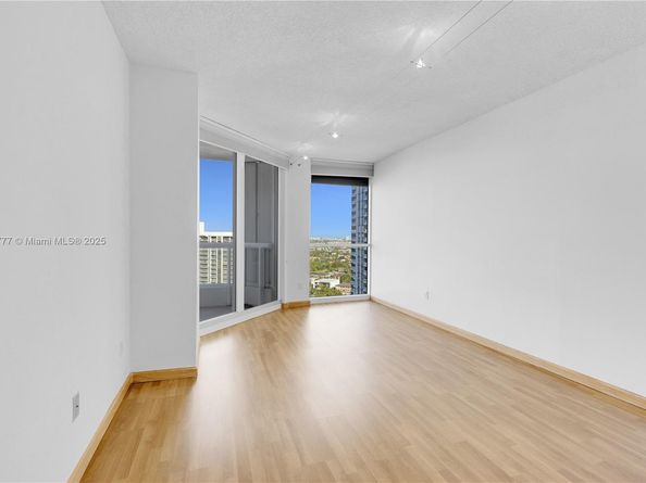 21055 Yacht Club Dr 2104, Aventura FL 33180