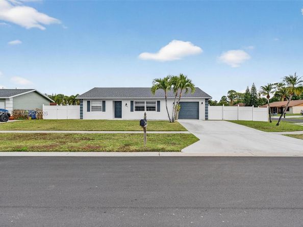 141 Eider Ct, Royal Palm Beach FL 33411