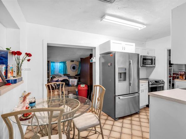 1271 NE 211th St, Miami FL 33179