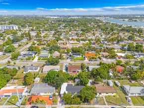 1271 NE 211th St, Miami FL 33179