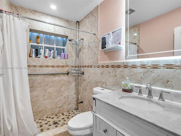 1271 NE 211th St, Miami FL 33179