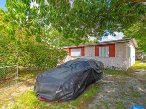 1271 NE 211th St, Miami FL 33179