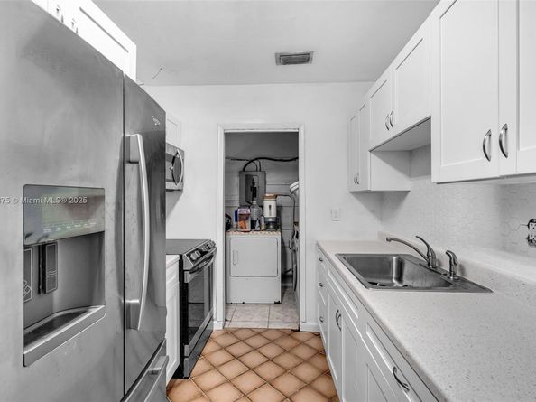 1271 NE 211th St, Miami FL 33179