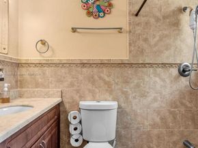 1271 NE 211th St, Miami FL 33179