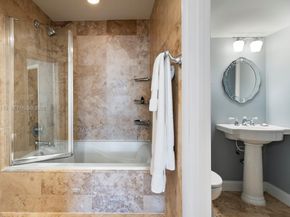 5 Island Ave LE, Miami Beach FL 33139