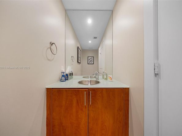 315 NE 3rd Ave 1809, Fort Lauderdale FL 33301