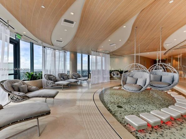 1000 SE Brickell Plz 2101, Miami FL 33131