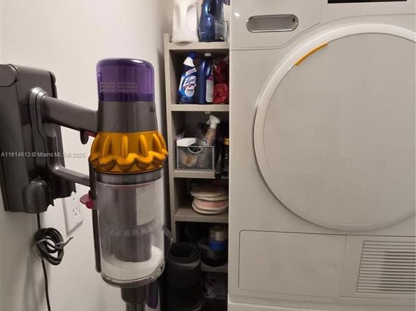 1000 SE Brickell Plz 2101, Miami FL 33131