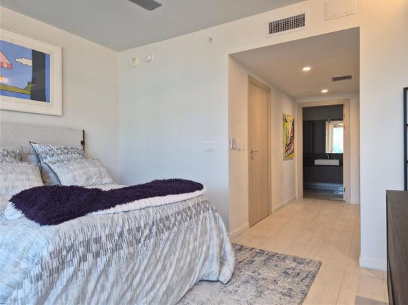 1000 SE Brickell Plz 2101, Miami FL 33131