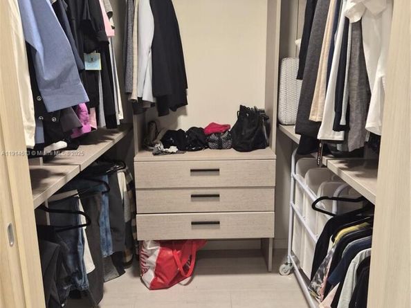 1000 SE Brickell Plz 2101, Miami FL 33131