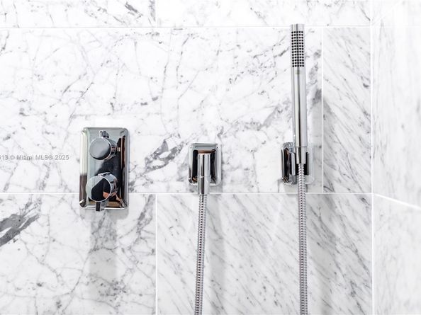 1000 SE Brickell Plz 2101, Miami FL 33131