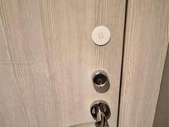 1000 SE Brickell Plz 2101, Miami FL 33131