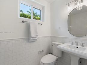 1033 W 47th St, Miami Beach FL 33140