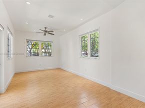 1033 W 47th St, Miami Beach FL 33140