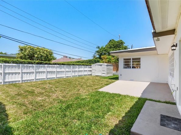 1033 W 47th St, Miami Beach FL 33140