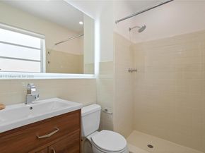 1033 W 47th St, Miami Beach FL 33140