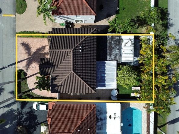 12415 NW 7th St, Miami FL 33182