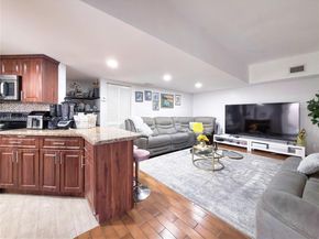 12415 NW 7th St, Miami FL 33182