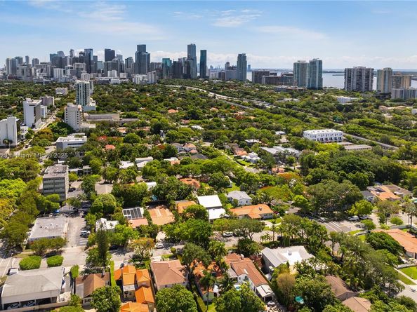 261 SW 30th Rd, Miami FL 33129