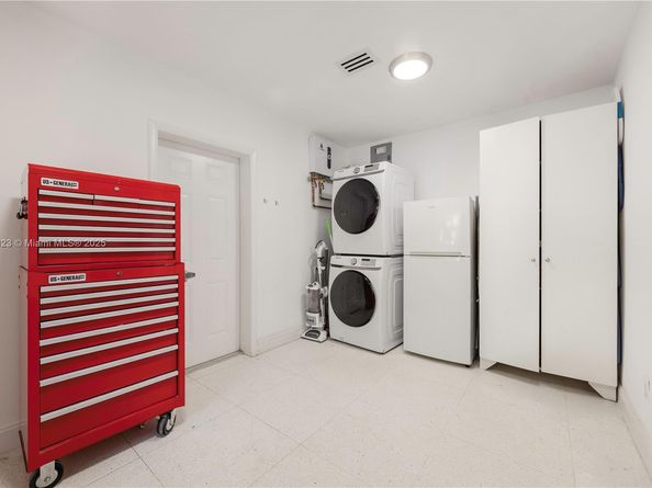 261 SW 30th Rd, Miami FL 33129