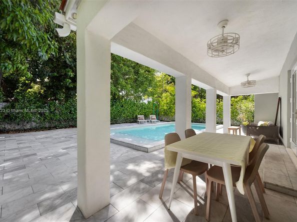 261 SW 30th Rd, Miami FL 33129