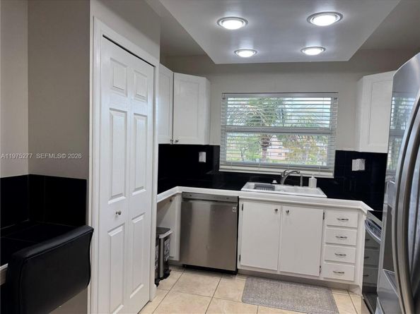 9310 Sunrise Lakes Blvd 304, Sunrise FL 33322