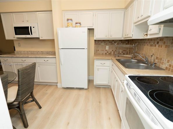 2121 NE 42nd Ct 202C, Lighthouse Point FL 33064