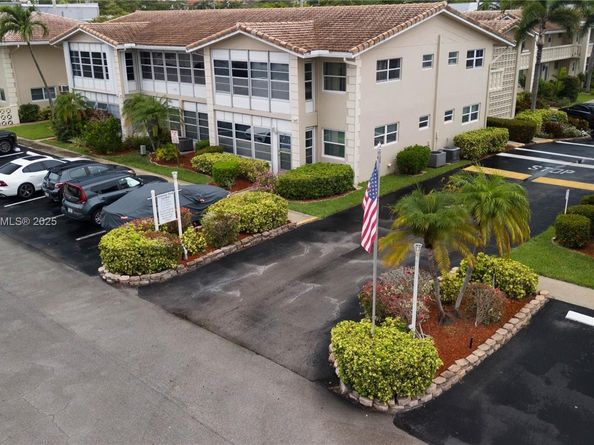 2121 NE 42nd Ct 202C, Lighthouse Point FL 33064