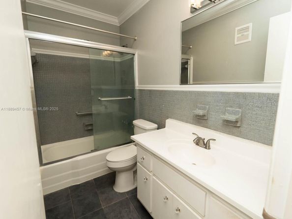 2121 NE 42nd Ct 202C, Lighthouse Point FL 33064