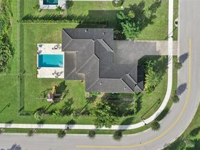 6804 N Stillwater Shores Dr, Davie FL 33314