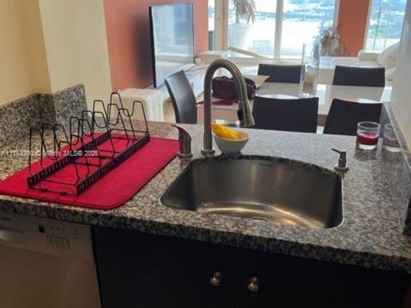 555 NE 15th St 28J, Miami FL 33132