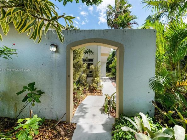 9330 NW 39th St, Sunrise FL 33351