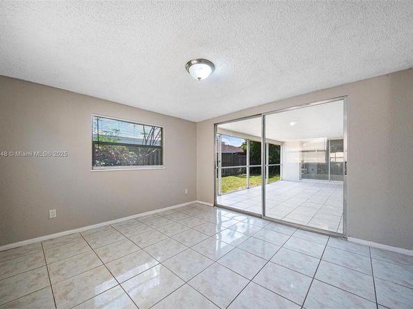 9330 NW 39th St, Sunrise FL 33351