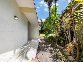 9330 NW 39th St, Sunrise FL 33351