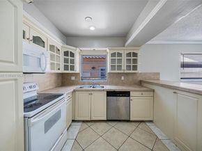 9330 NW 39th St, Sunrise FL 33351