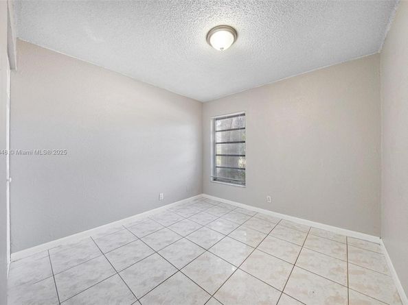 9330 NW 39th St, Sunrise FL 33351