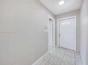9330 NW 39th St, Sunrise FL 33351