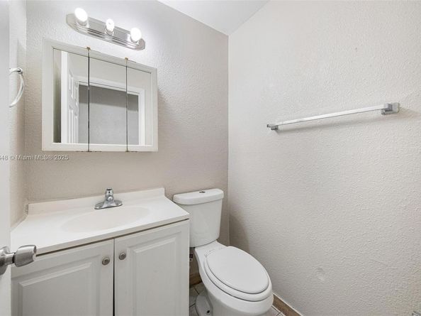 9330 NW 39th St, Sunrise FL 33351