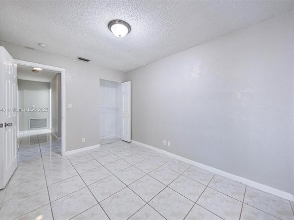 9330 NW 39th St, Sunrise FL 33351