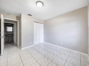 9330 NW 39th St, Sunrise FL 33351