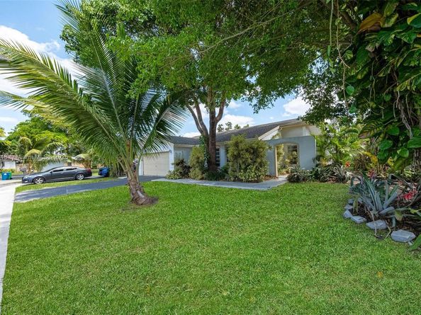 9330 NW 39th St, Sunrise FL 33351