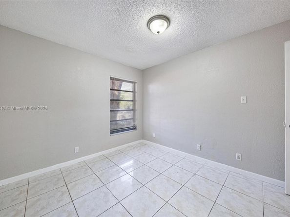 9330 NW 39th St, Sunrise FL 33351