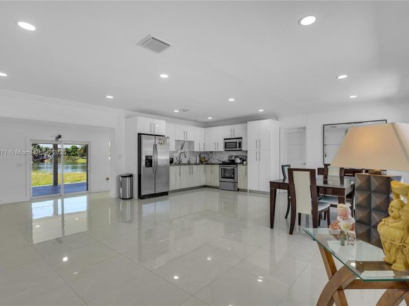 2900 NW 179th St, Miami Gardens FL 33056