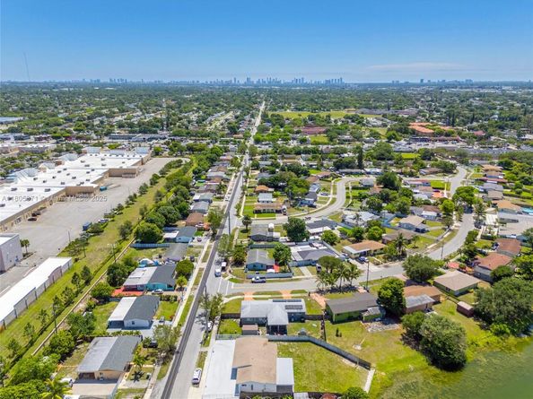 2900 NW 179th St, Miami Gardens FL 33056